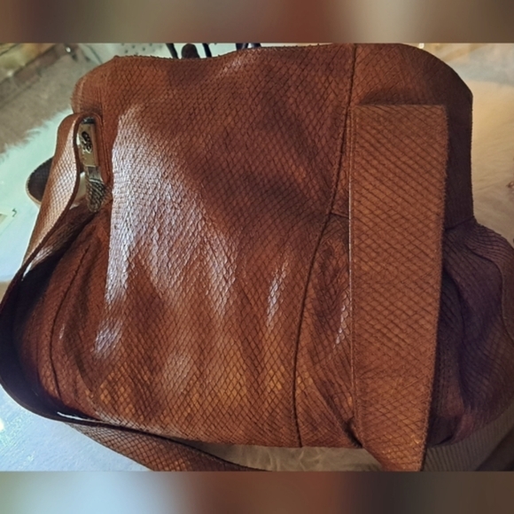 Jenrigo Italy Vintage Distressed Snakeskin Embossed Leather Shoulder Bag - Picture 4 of 15